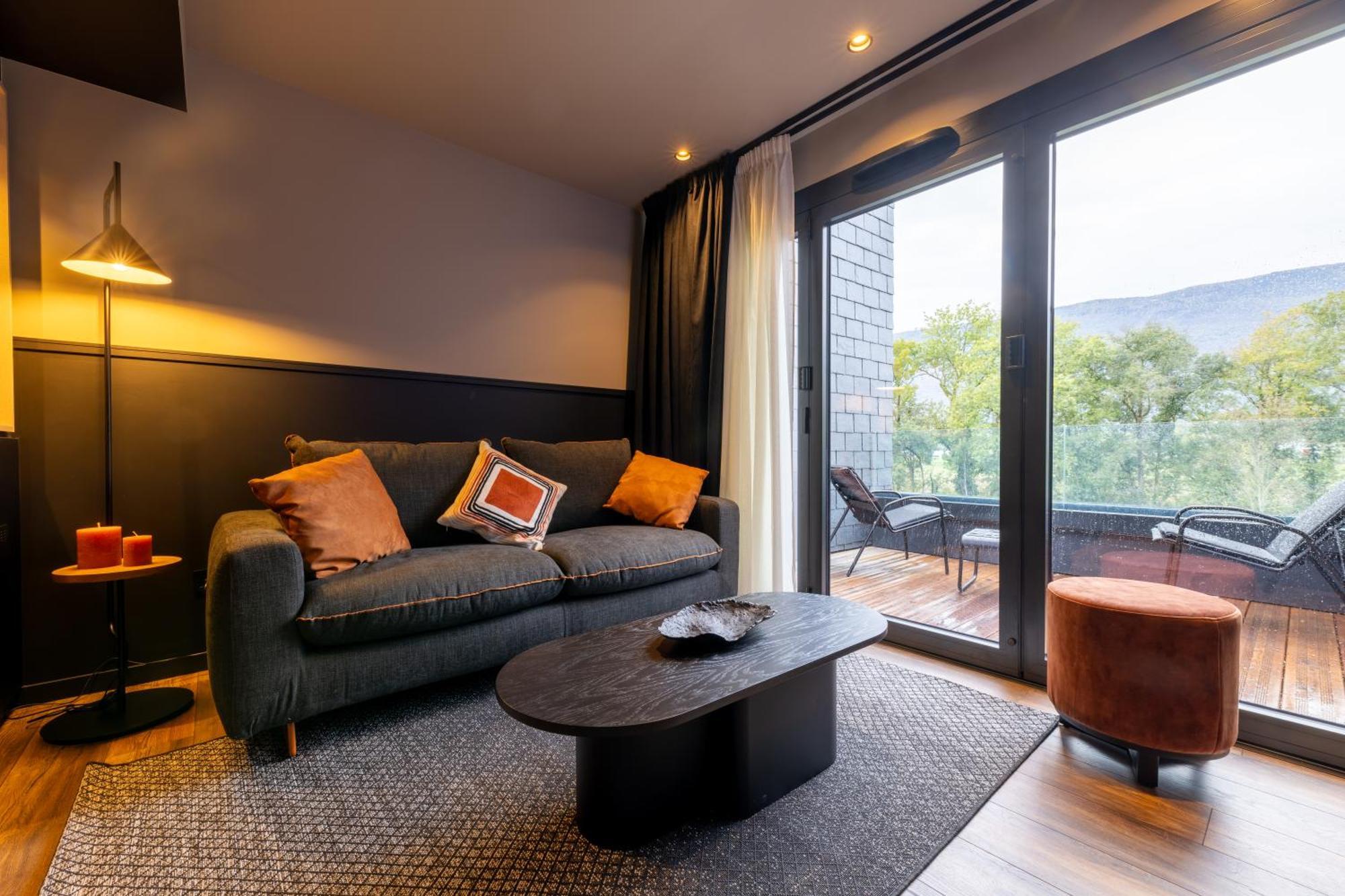 Miura Hotell Voglans Exteriör bild